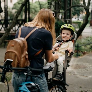 S elektrokolem LOVELEC a tím správným parťákem za zády proměníte každý malý výlet ve velký zážitek. 🧒💚 #lovelec #ebike...